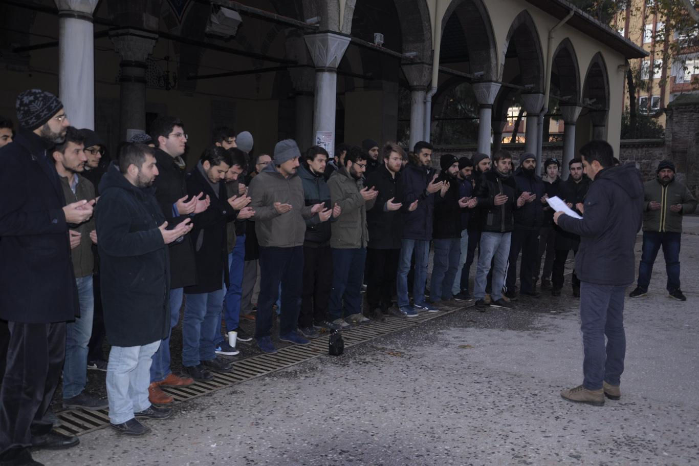 Kocaeli’de gençler Halep ve Arakan için dua etti